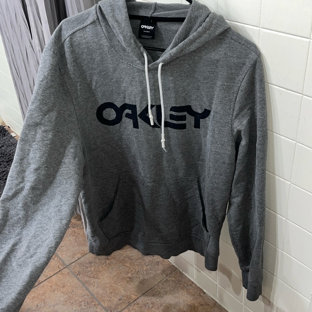 Men’s size XL gray Oakley hoodie